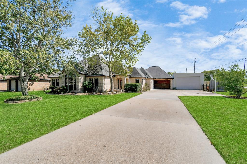 1822 Gaucho Circle, La Porte, Texas image 2