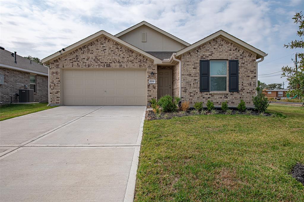 1700 Champions Drive, Navasota, Texas image 1