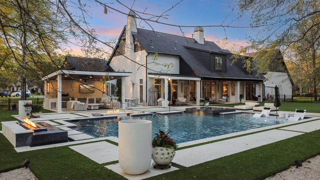 3702 Deerbend Court