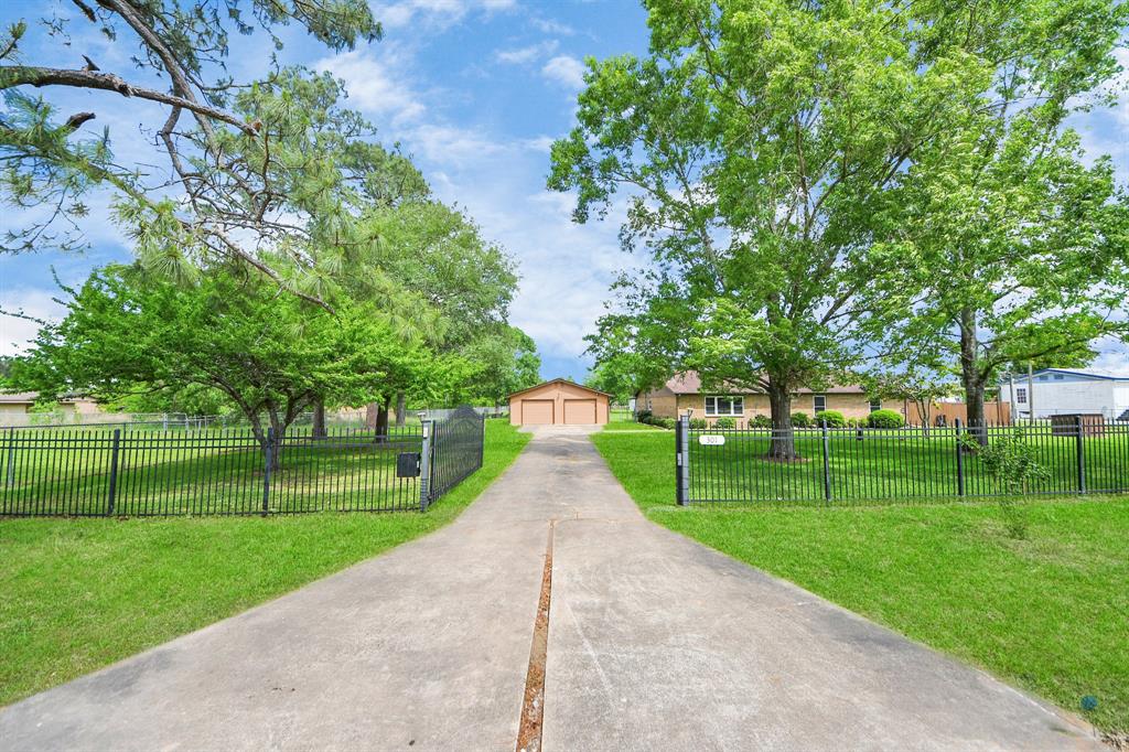 301 County Road 294, Alvin, Texas image 2