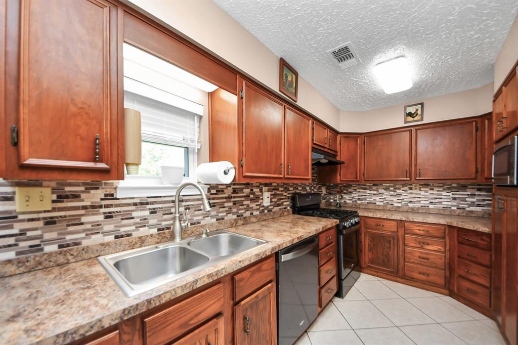 301 County Road 294, Alvin, Texas image 7
