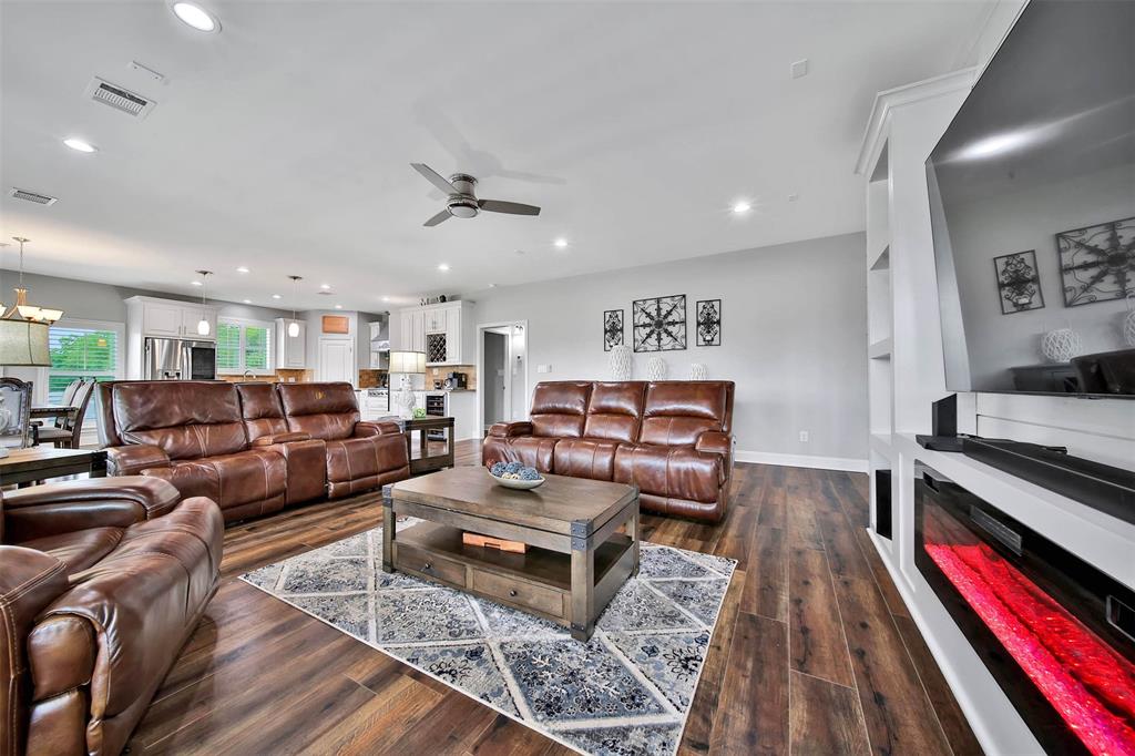 610 S Shady Lane, La Porte, Texas image 12