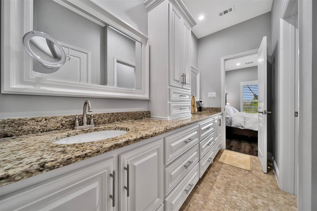 610 S Shady Lane, La Porte, Texas image 18