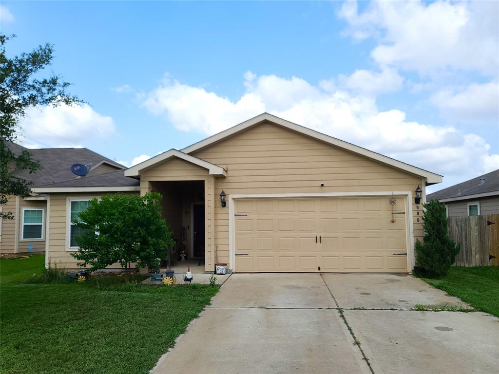 996 Lake View Circle, Brookshire, Texas image 1