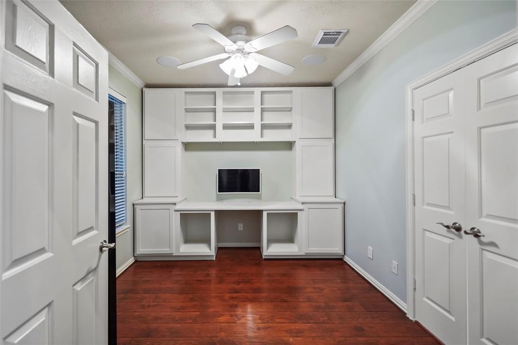 2 Florian Court, The Woodlands, Texas image 6