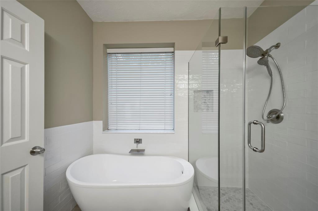 2 Florian Court, The Woodlands, Texas image 11