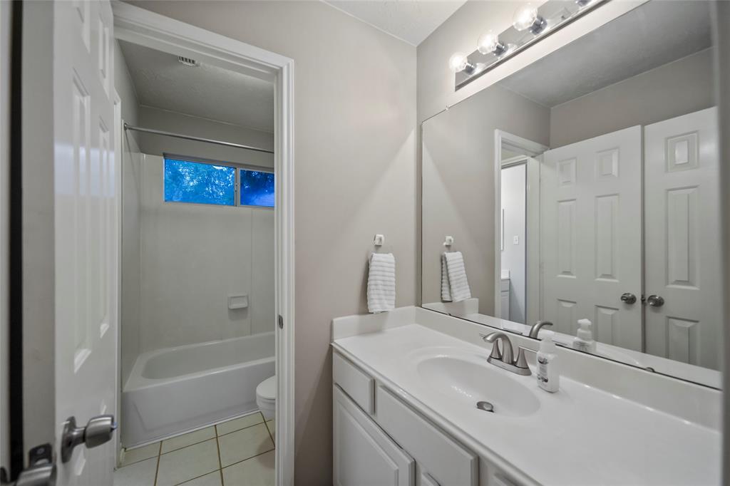 2 Florian Court, The Woodlands, Texas image 17