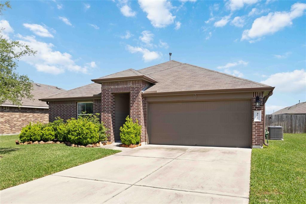 1827 Bryson Heights, Rosenberg, Texas image 2