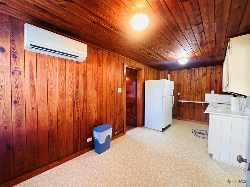 111 Theresa Street, Yoakum, Texas image 6