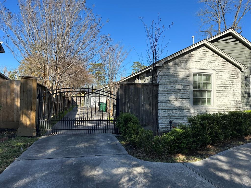 316 W 30th Street, Houston, Texas image 2