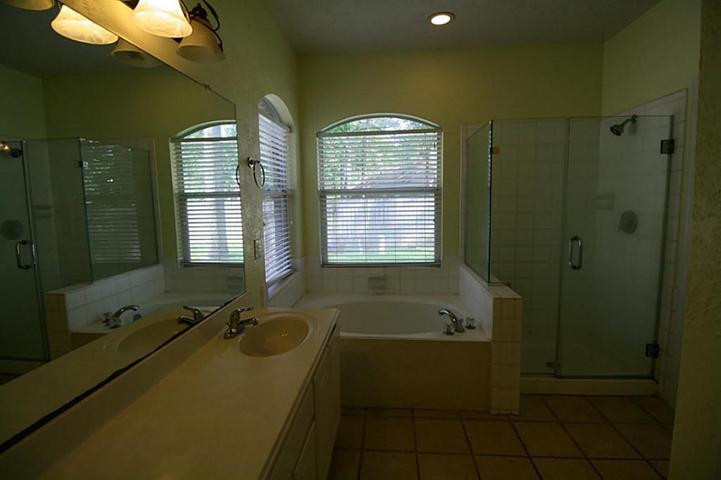 105 N Hollylaurel Circle, The Woodlands, Texas image 10