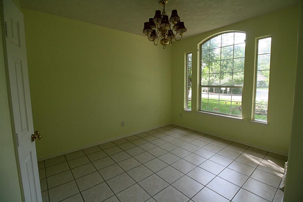 105 N Hollylaurel Circle, The Woodlands, Texas image 2