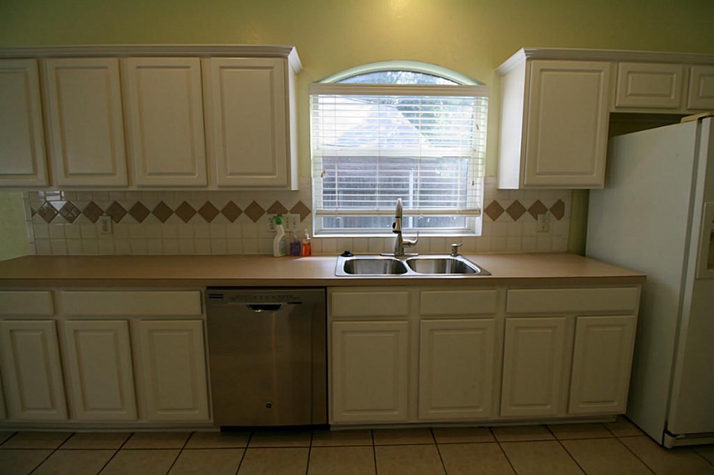 105 N Hollylaurel Circle, The Woodlands, Texas image 7