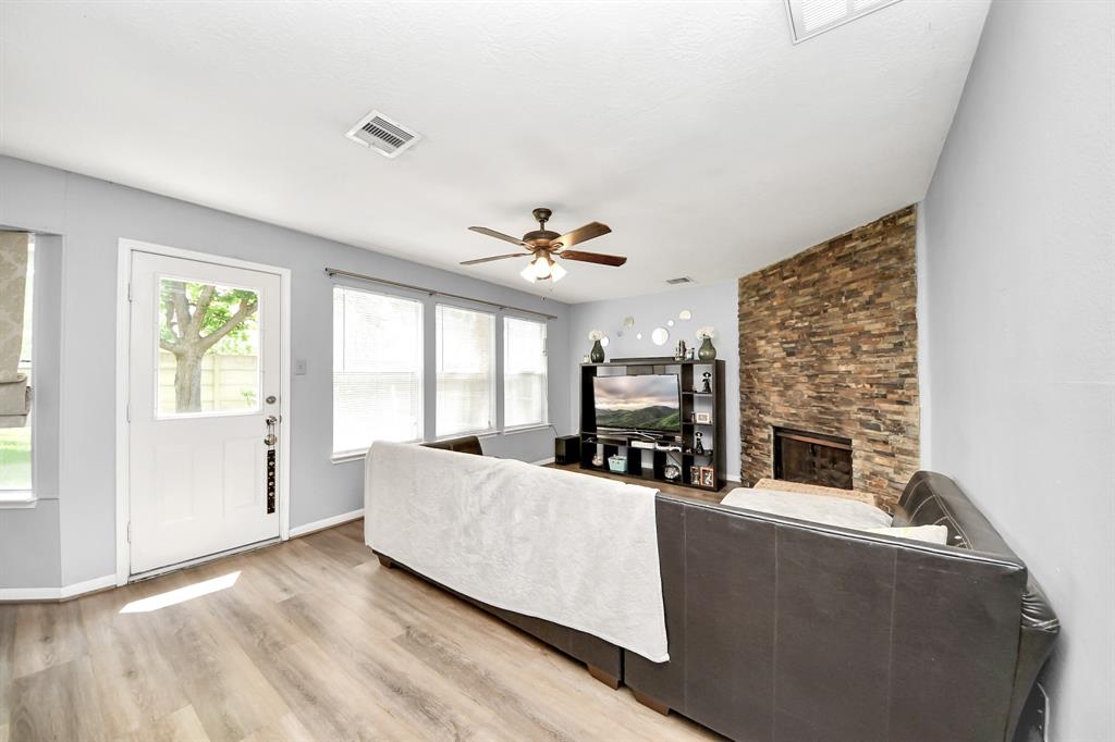 2815 Sailors Moon Drive, Friendswood, Texas image 20