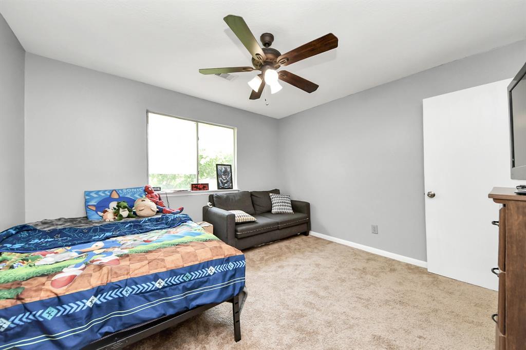 2815 Sailors Moon Drive, Friendswood, Texas image 27