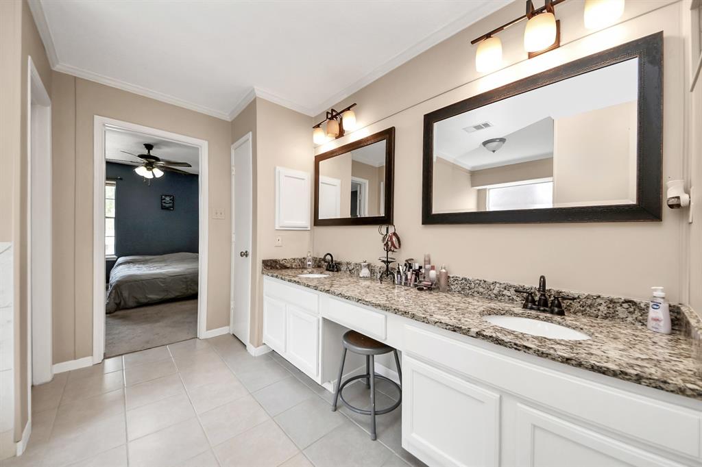 2815 Sailors Moon Drive, Friendswood, Texas image 35