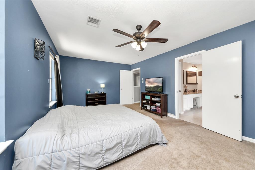2815 Sailors Moon Drive, Friendswood, Texas image 31