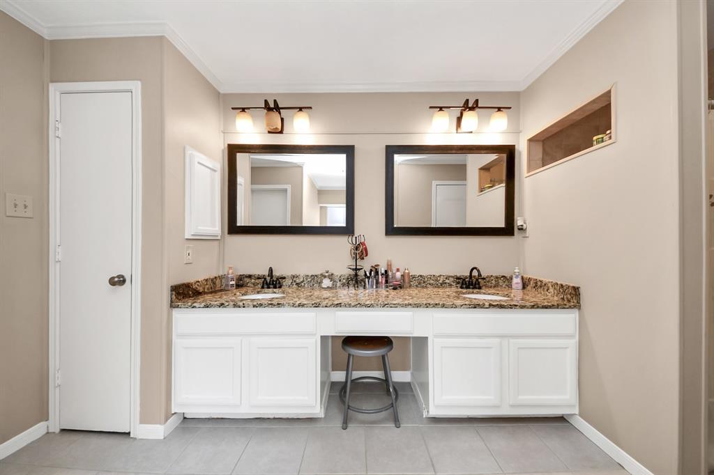 2815 Sailors Moon Drive, Friendswood, Texas image 34