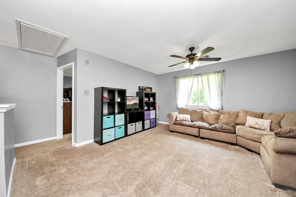 2815 Sailors Moon Drive, Friendswood, Texas image 25