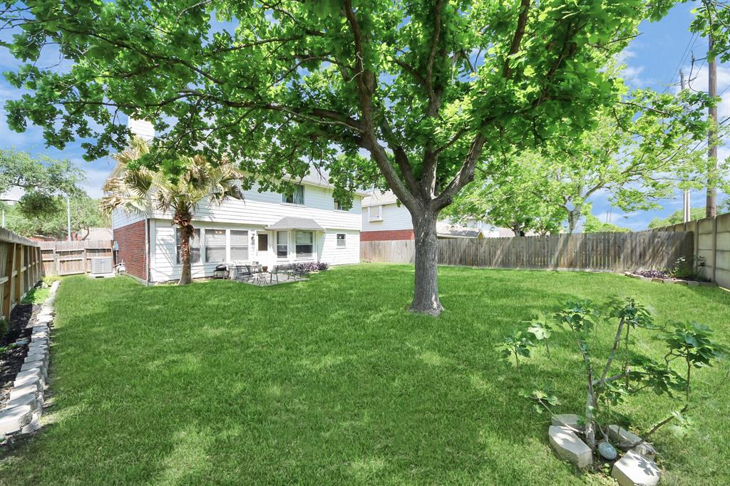 2815 Sailors Moon Drive, Friendswood, Texas image 38