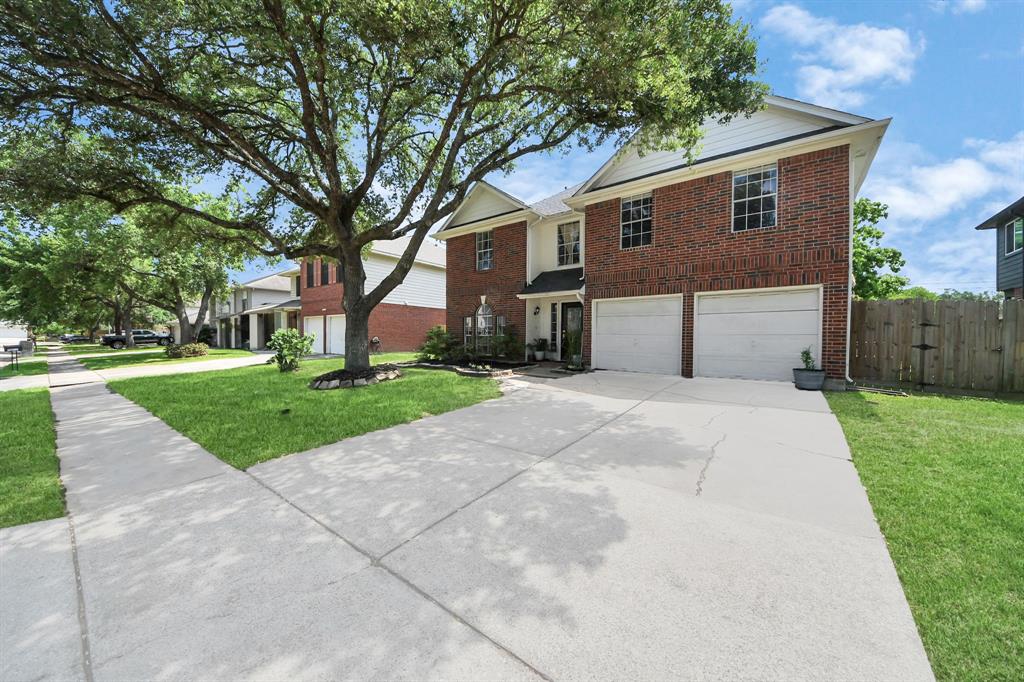 2815 Sailors Moon Drive, Friendswood, Texas image 4