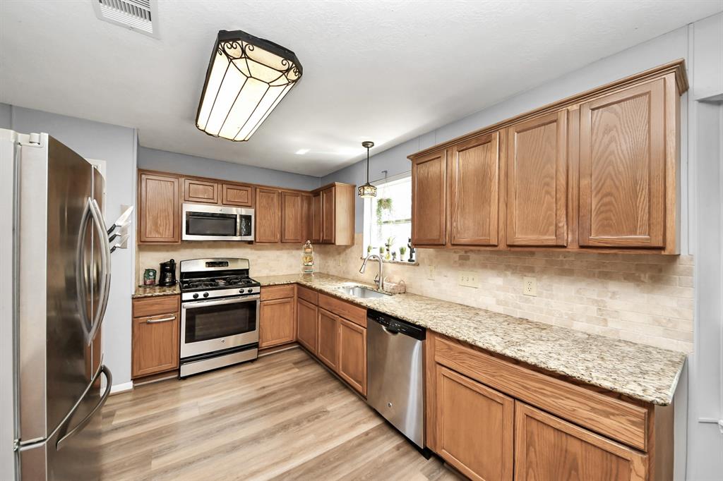 2815 Sailors Moon Drive, Friendswood, Texas image 14