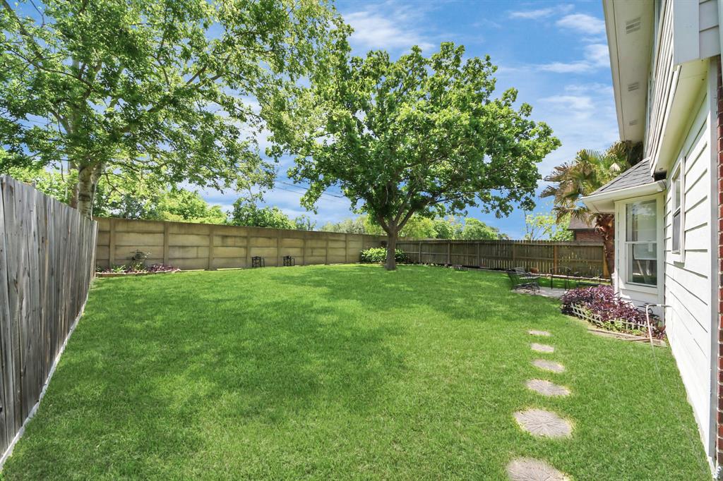 2815 Sailors Moon Drive, Friendswood, Texas image 40