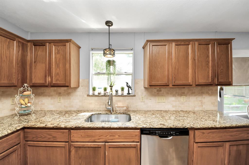 2815 Sailors Moon Drive, Friendswood, Texas image 16