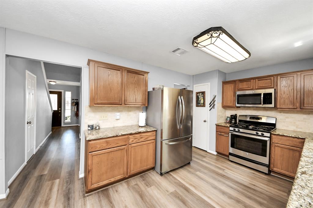 2815 Sailors Moon Drive, Friendswood, Texas image 15