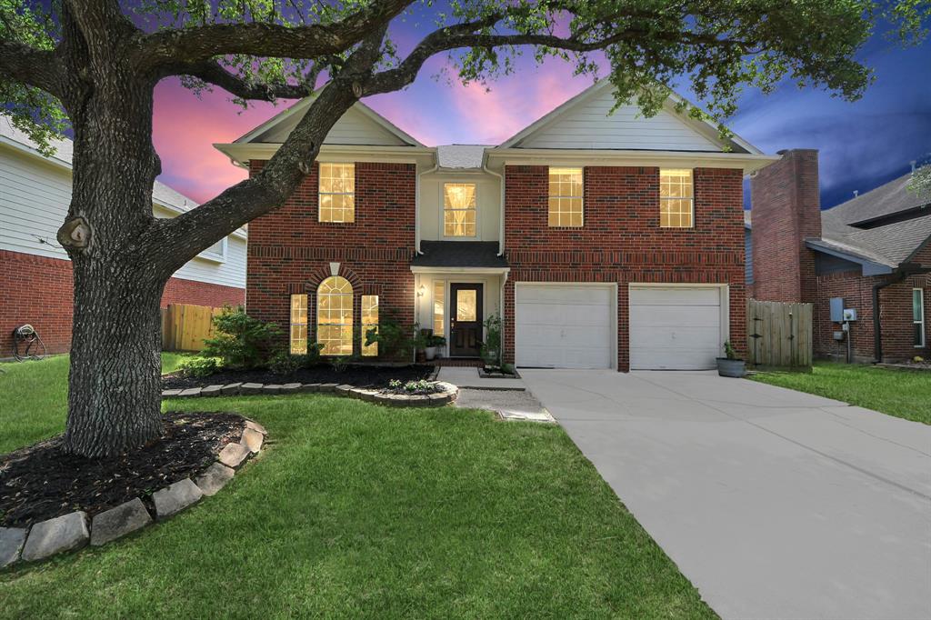 2815 Sailors Moon Drive, Friendswood, Texas image 1