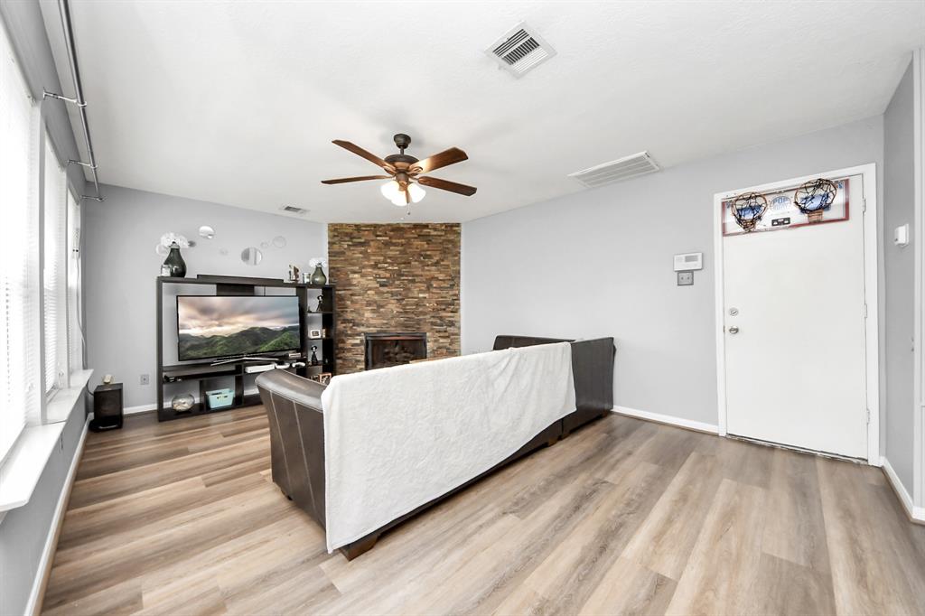 2815 Sailors Moon Drive, Friendswood, Texas image 19