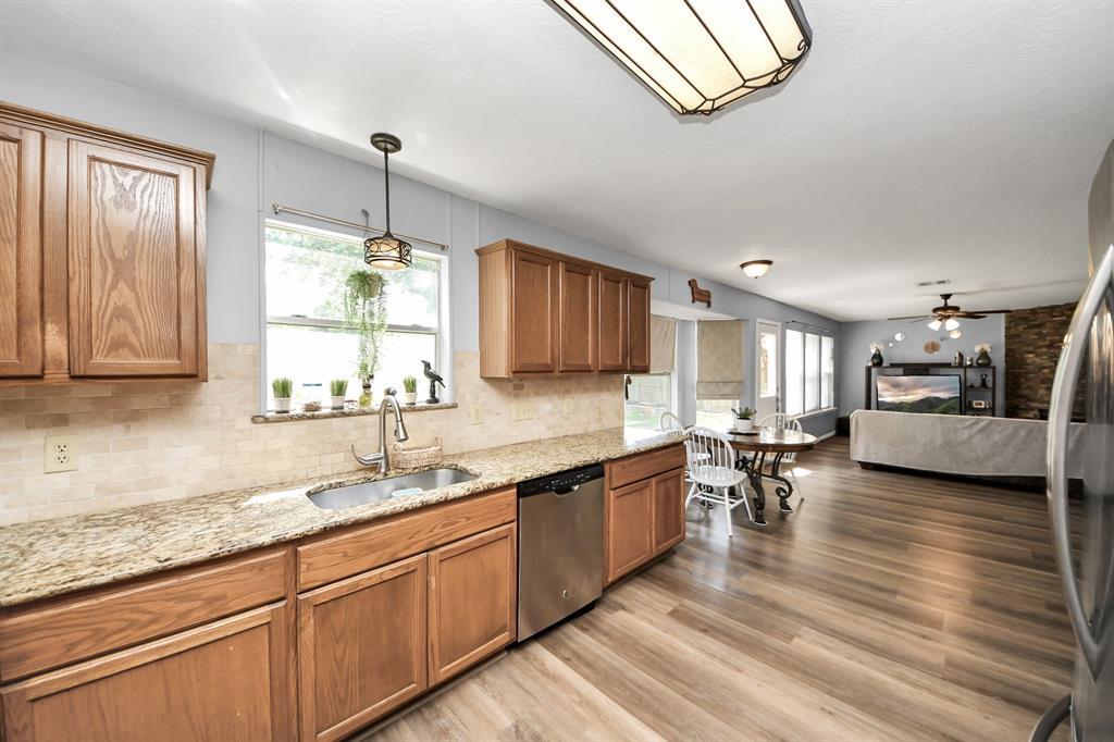 2815 Sailors Moon Drive, Friendswood, Texas image 12