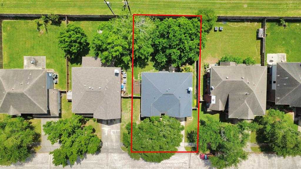 2815 Sailors Moon Drive, Friendswood, Texas image 41