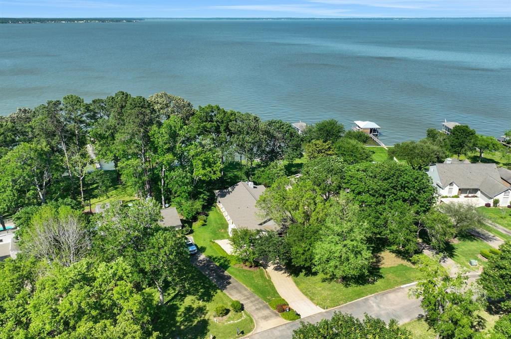 251 Lake Oaks Boulevard