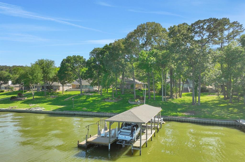 251 Lake Oaks Boulevard