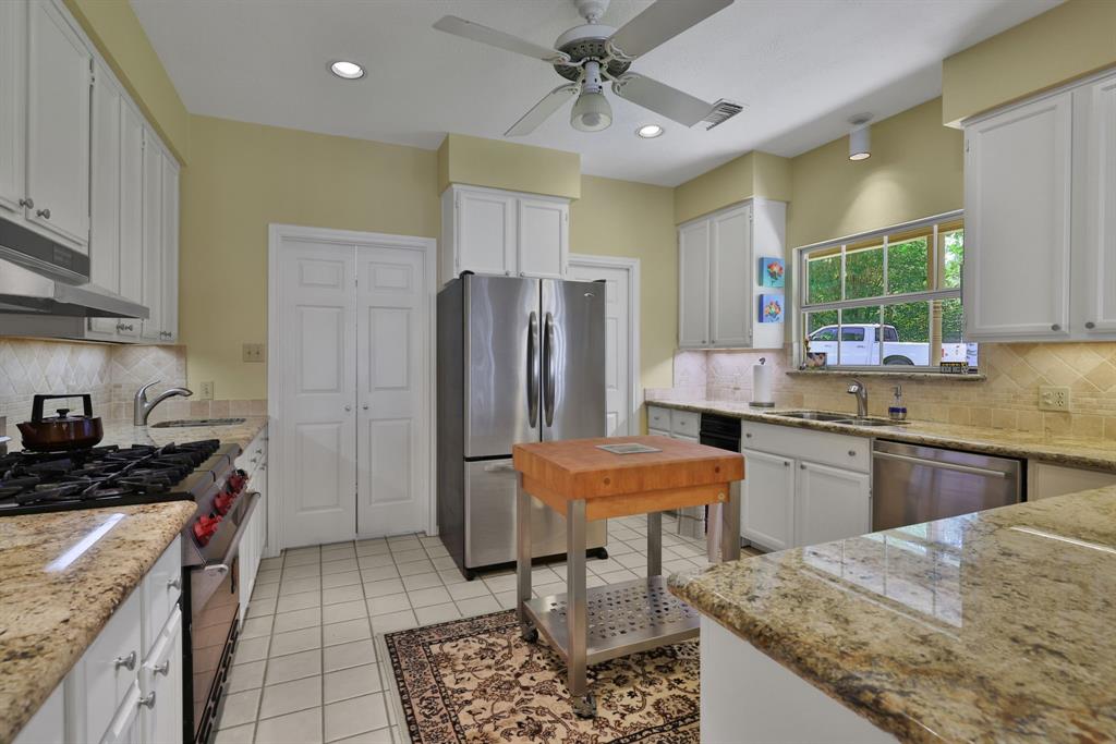 251 Lake Oaks Boulevard, Coldspring, Texas image 16