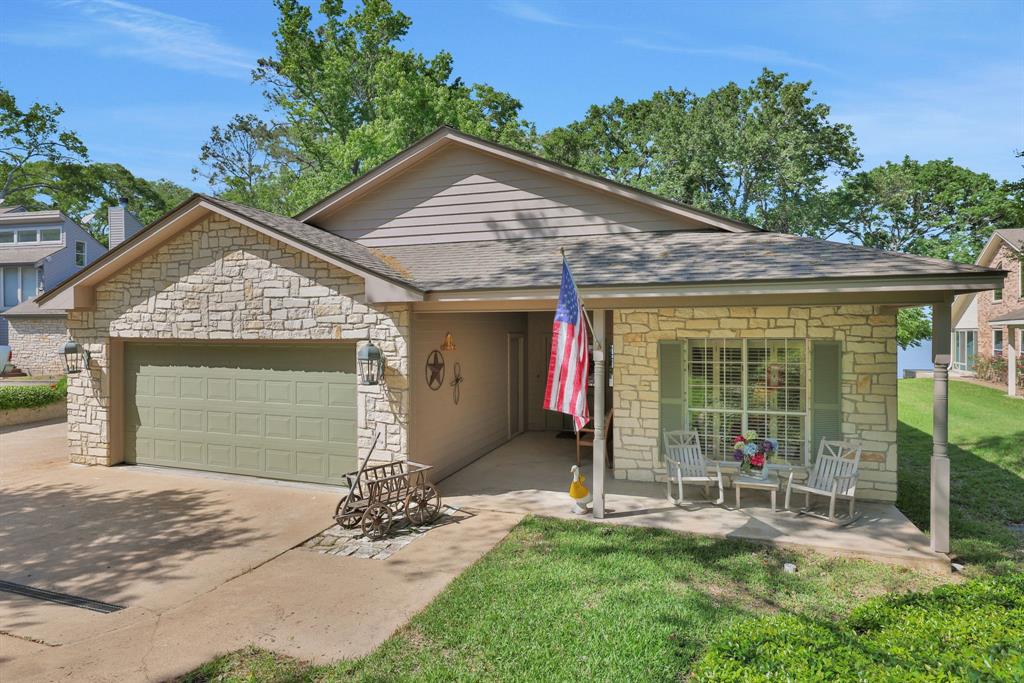 251 Lake Oaks Boulevard