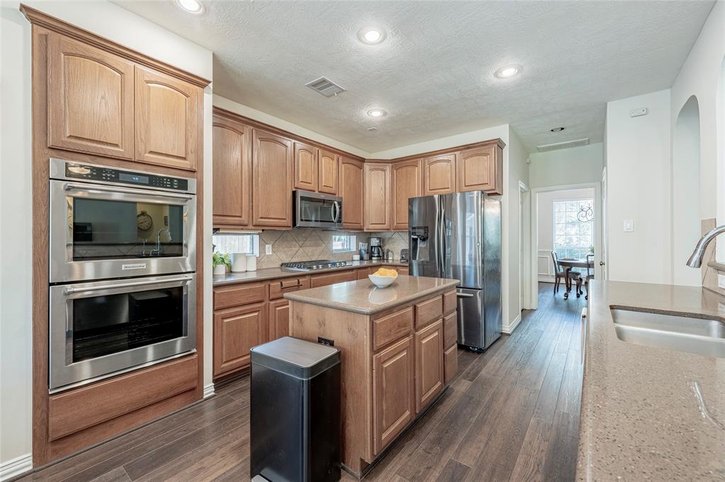 114 S Bluff Creek Circle, The Woodlands, Texas image 20