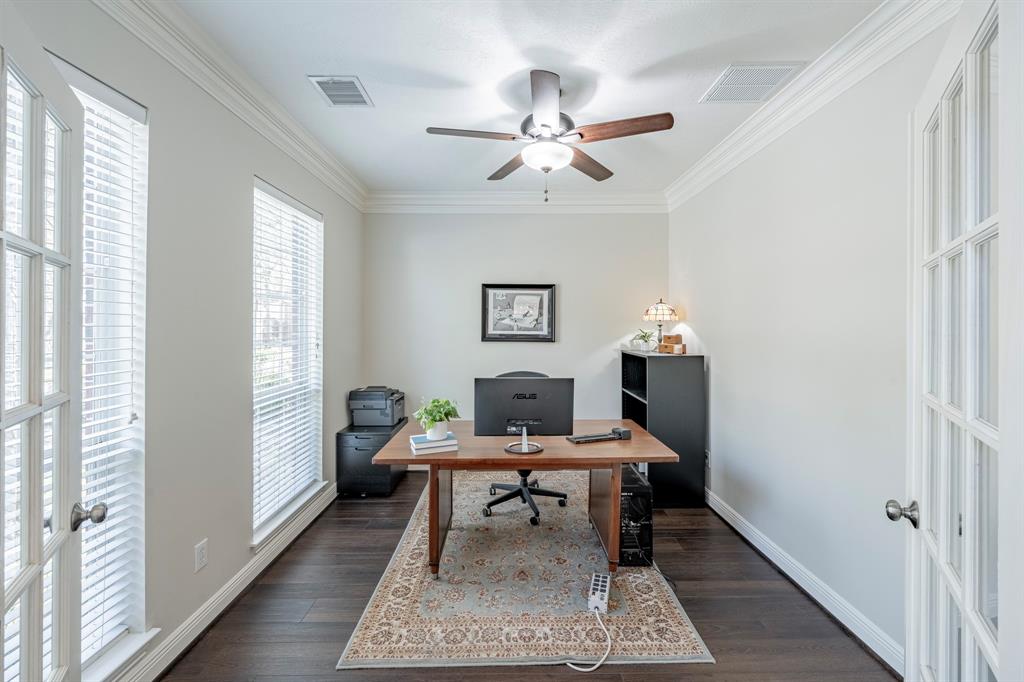 114 S Bluff Creek Circle, The Woodlands, Texas image 11