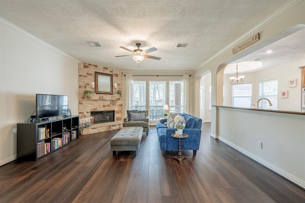 114 S Bluff Creek Circle, The Woodlands, Texas image 18