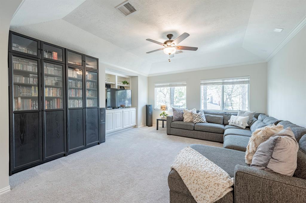 114 S Bluff Creek Circle, The Woodlands, Texas image 4