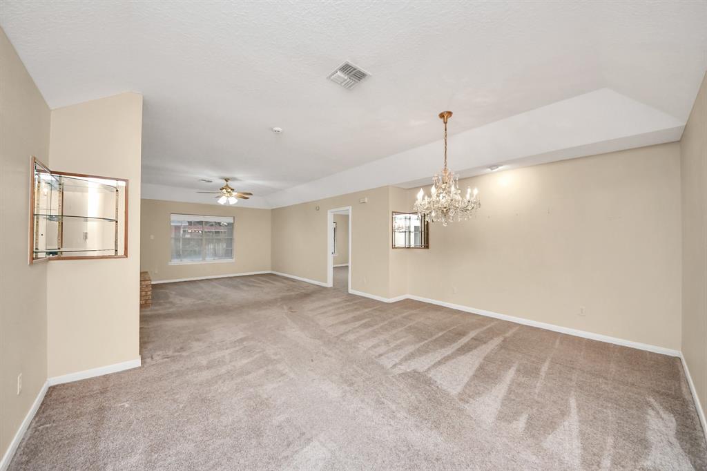 1306 Quail Hollow Lane, Sealy, Texas image 7