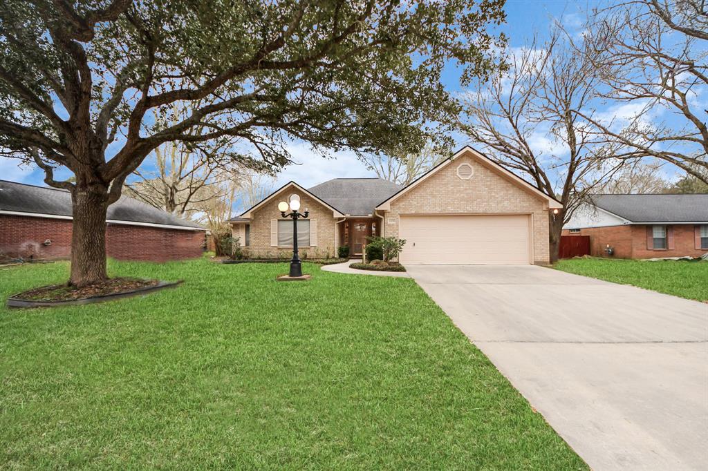 1306 Quail Hollow Lane, Sealy, Texas image 2
