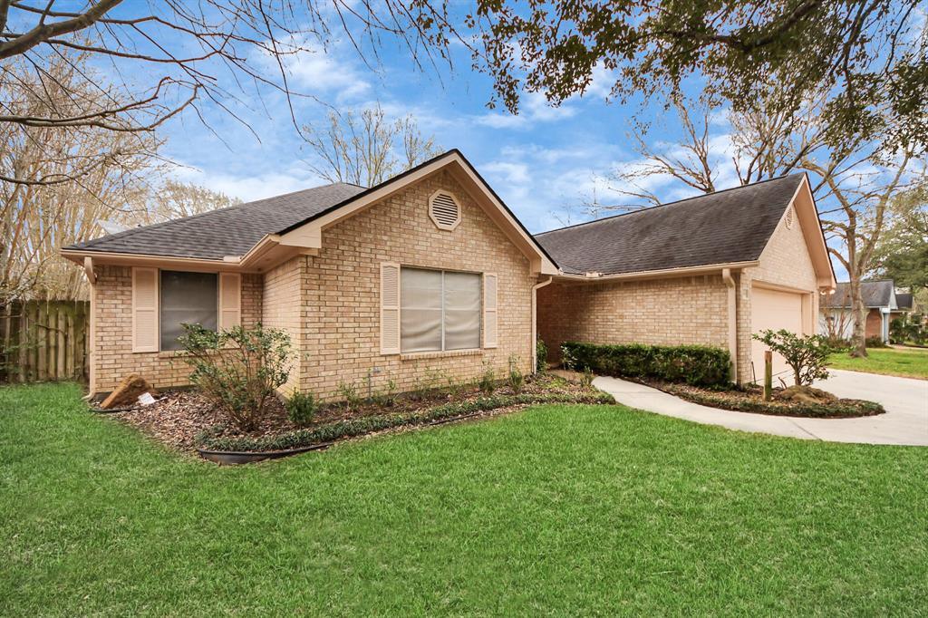 1306 Quail Hollow Lane, Sealy, Texas image 3