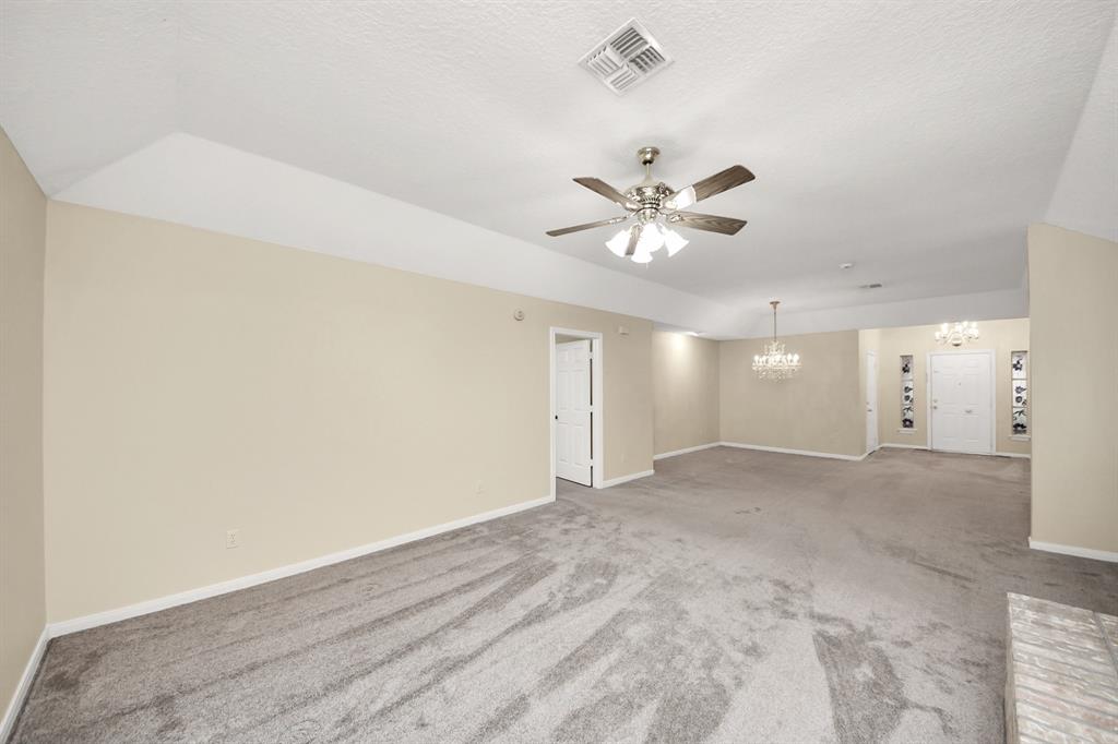 1306 Quail Hollow Lane, Sealy, Texas image 8