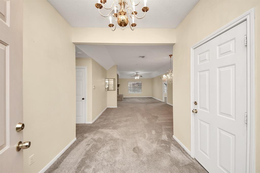 1306 Quail Hollow Lane, Sealy, Texas image 6