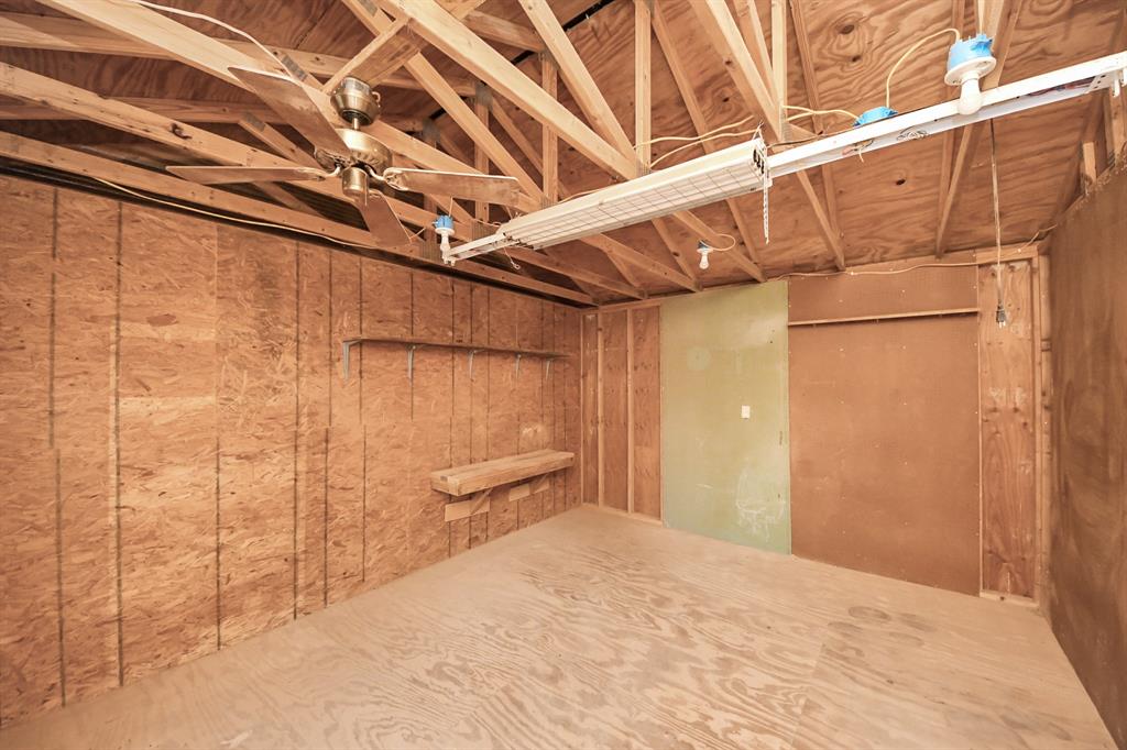 1306 Quail Hollow Lane, Sealy, Texas image 32