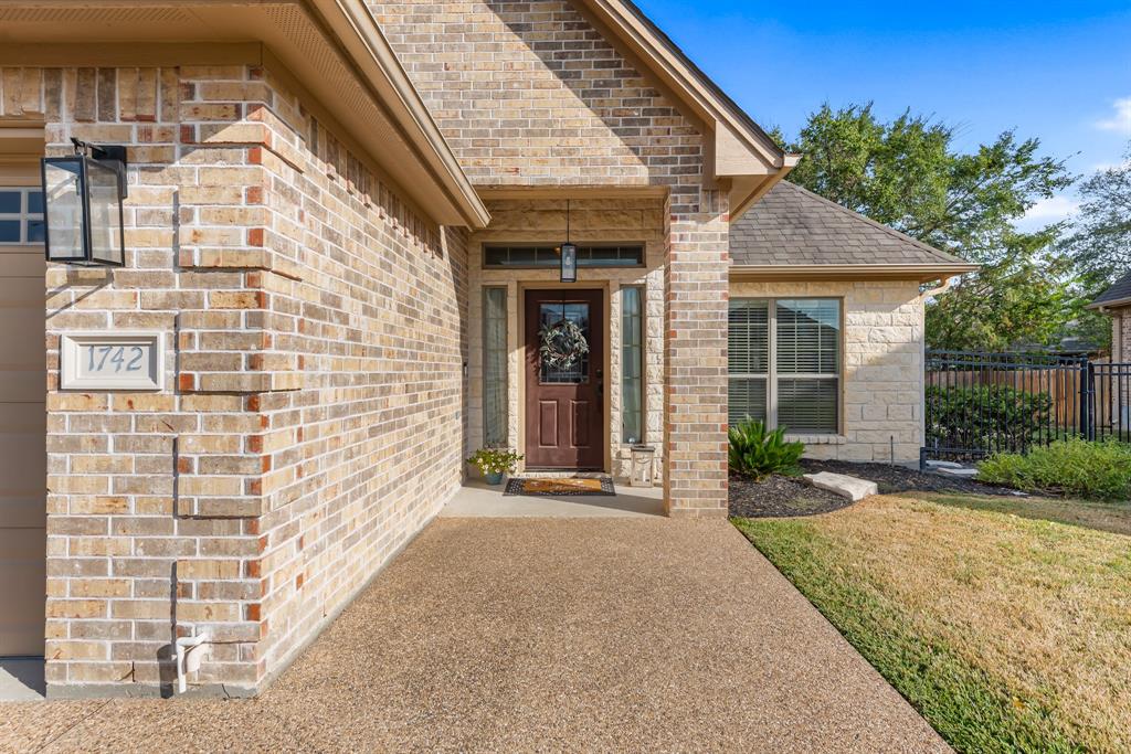 1742 Creekside Circle, College Station, Texas image 2