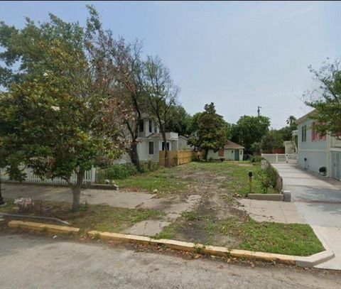 Vacant Land For Sale - 1117 Sealy Street<br/> Galveston, TX 77550