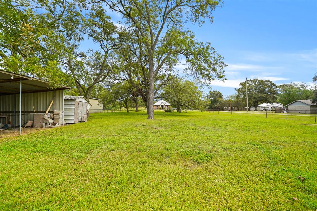 6702 Guyler Street, Wallis, Texas image 38